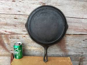 lot 65 image: Vintage Lodge #10 Cast Iron Skillet