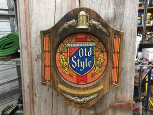 lot 76 image: Vintage Heilemans Old Style Wall Beer Light