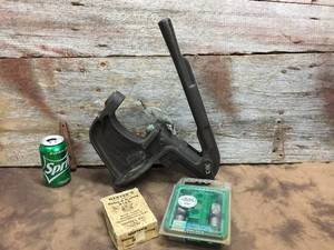 lot 83 image: Herters Super Model 3 Cast Iron Reloading Press with Dies