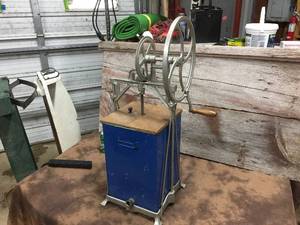 lot 71 image: Antique Dazey Churn