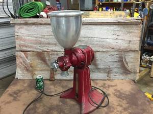 lot 125 image: Antique American Duplex Electric Coffee Cutter