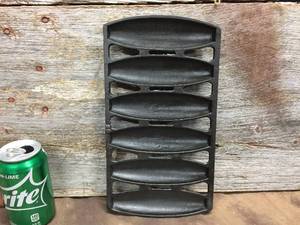 lot 135 image: Vintage Cast Iron Vienna Roll Pan