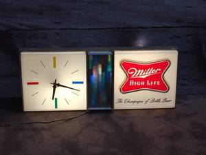 lot 131 image: Vintage Miller High Life Clock Light