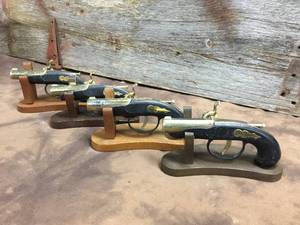 lot 144 image: 4 Vintage Duelling Pistol TableDesk Lighters with Stands