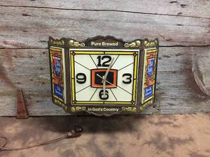 lot 155 image: Vintage Heilemans Old Style Beer Light Clock