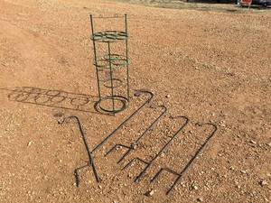 lot 166 image: Vintage Look Garden Iron Pot Holder and Shepherd Hooks