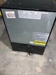 lot 45 image: MAGIC CHEF DUAL ZONE 23.4 IN. 42-BOTTLE 114 CAN BEVERAGE AND WINE COOLER. SEE PICTURES