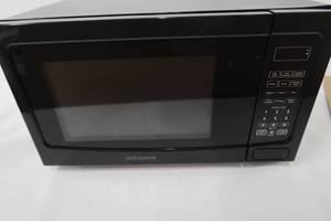 Insignia - 1.1 Cu. Ft. Microwave - Black