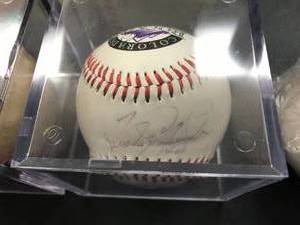 Lot of 3 Baseballs ( 1 is Signed by Andrs Galarraga )