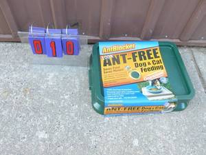Ant blocker catdog feeder stand. As shown.