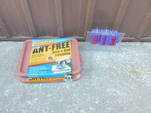 Ant blocker catdog feeder stand. As shown.