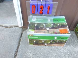 Package of 6 led pathway lights. Store return. As shown.