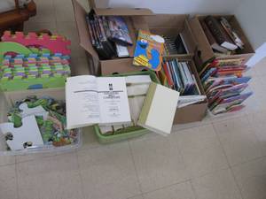 Large Lot of Childrens Books, Puzz...