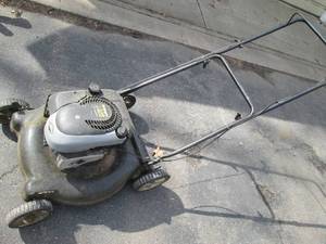 Yard Machines 5.5HP 21 Mower...