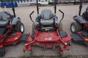lot 8 image: 2017 Exmark Lazer Z S Series Commercial Zero Turn Mower