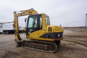lot 1 image: 2004 Cat 307C Mid Size Tracked Excavator
