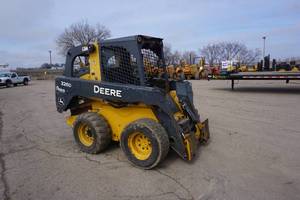 lot 6 image: 2011 John Deere Model 326D Skid Loader Skid Steer