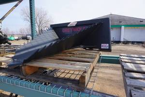lot 18 image: Brand New Grey Wolf Brand Universal Mount Bobcat Skid Loader Skid Steer Stump Bucket