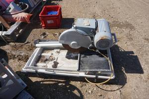 lot 31 image: The Tile Shop 2.5 hp Power TilePaver Saw