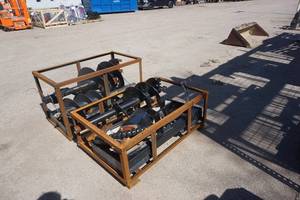 lot 16 image: Brand New Universal Mount Bobcat Skid Loader Skid Steer Hydraulic Auger Attachment