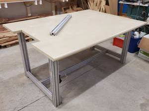 lot 15 image: Heavy Duty Aluminum Base Woodworking Work Station