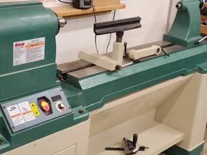lot 2 image: Awesome Heavy Duty Grizzly Industrial  Wood Lathe with a Large Surface Edge Sander