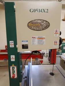 lot 4 image: Awesome Must have for any shop  Grizzly Industrial 19 Extreme Series Bandsaw, Model G0514X2