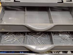 lot 100 image: Metal (12) Drawer Cabinet with Contents