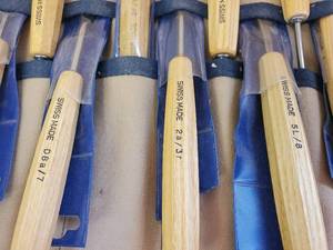 lot 20 image: Extremely Expensive (25) pc Swiss Made Wooden Chisel Set