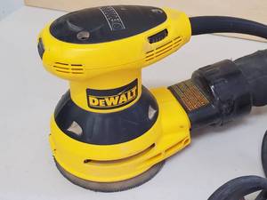 lot 21 image: DEWALT Orbital Sander