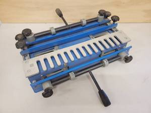 lot 33 image: Central Machinery 12 Dovetail Joint Fixture