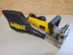 lot 91 image: Dewalt Plate Joiner DW682