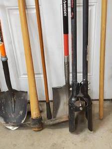 lot 131 image: (7) Yard Working Tools