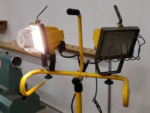 lot 136 image: Tri-Pod 2 Lamp Floor Light