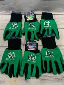 6 New Pairs of UND Kids Gloves�