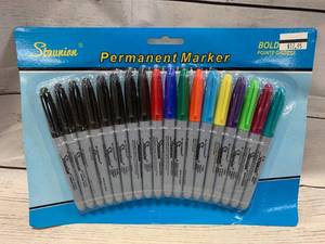 Lot of 18 Colored Permanent Markers�