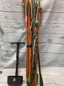 Large Lot of Razor Tipped Arrows & Accessories�