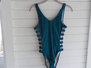 Shade and Shore size S one piece ri...