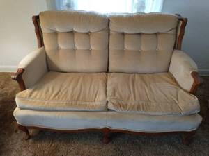 lot 28 image: Vintage Loveseat