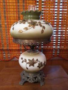 lot 38 image: Vintage Hurricane Lamp