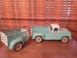 lot 8 image: Vintage Tonka Truck With Trailer