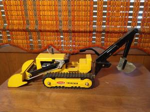 lot 9 image: Vintage Tonka Trencher