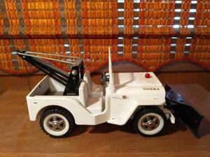 lot 13 image: Tonka Service Jeep
