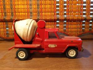 lot 14 image: Tonka Concrete Mixer Jeep