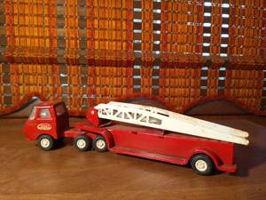 lot 15 image: Tonka Ladder Truck