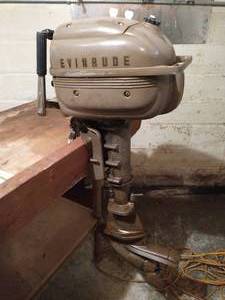 lot 19 image: Evinrude 1967 Lighttwin Boat Motor