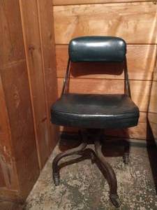 lot 21 image: Antique Green Do-More  Rolling Chair