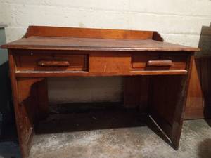 lot 24 image: Vintage Desk