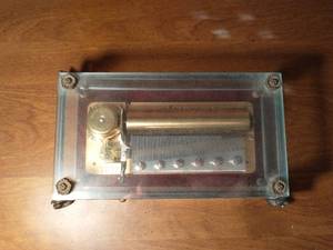 lot 58 image: The San Francisco Music Box Company Music Box