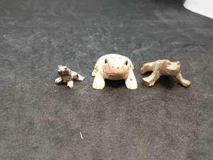 lot 180 image: 3 Hand Carved Frogs
